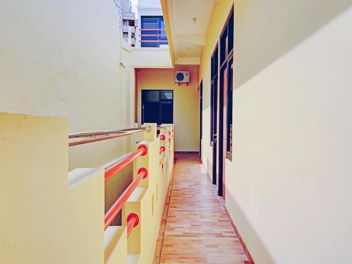 Reddoorz Syariah Near Jembatan Merah Plaza Krembangan Exterior photo